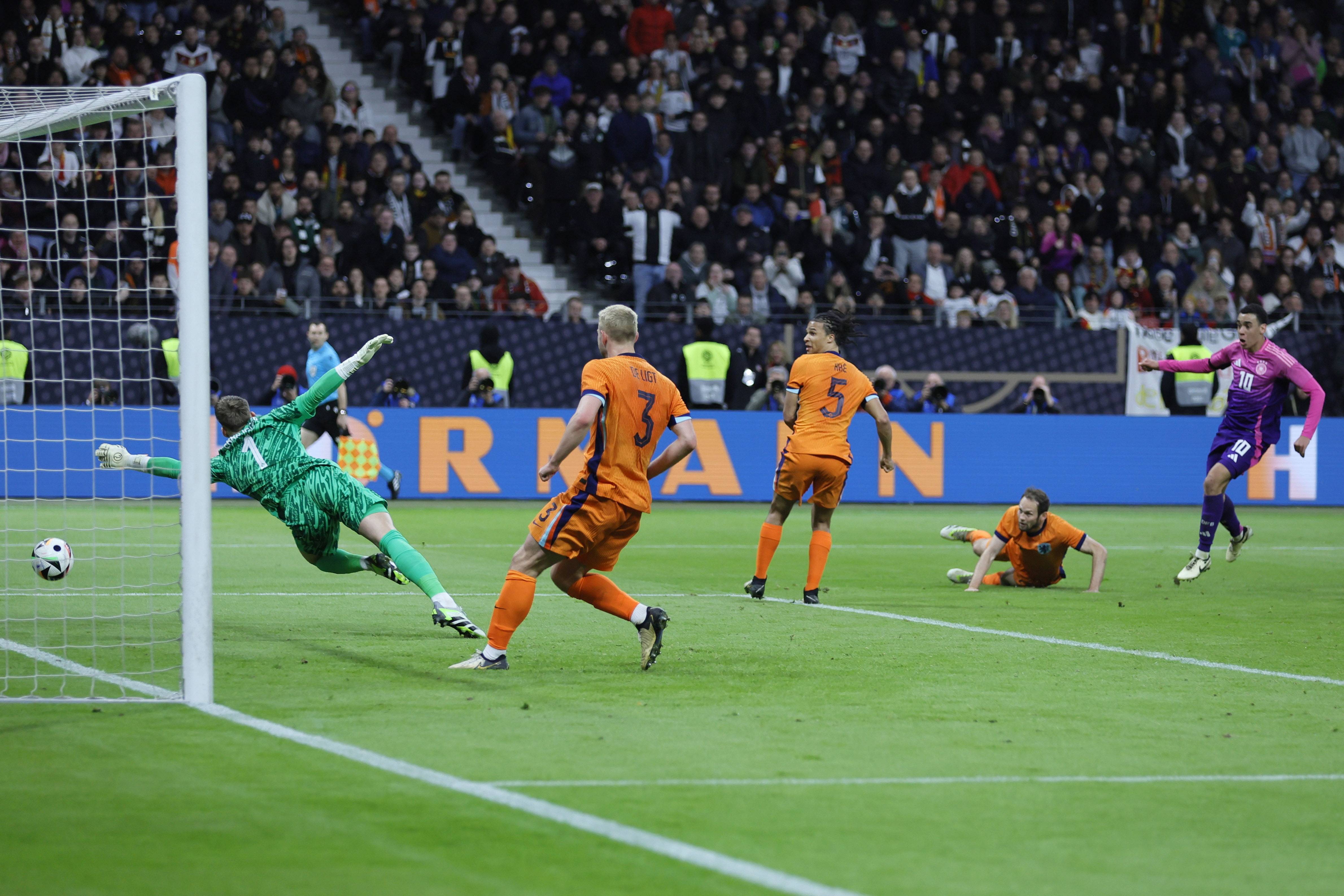 的推动下走 的推动下走