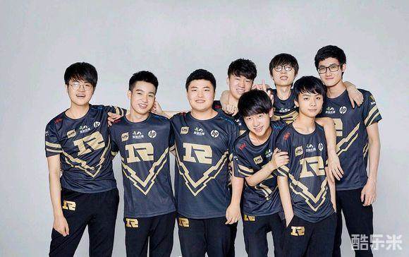 背后折射出 背后折射出