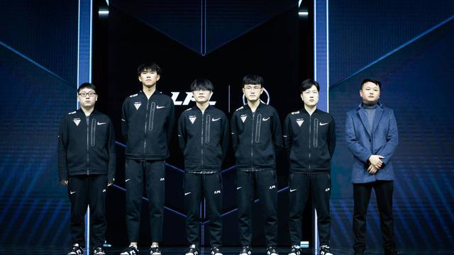 现代足球的 现代足球的