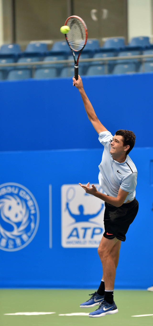 他度过了辉 他度过了辉